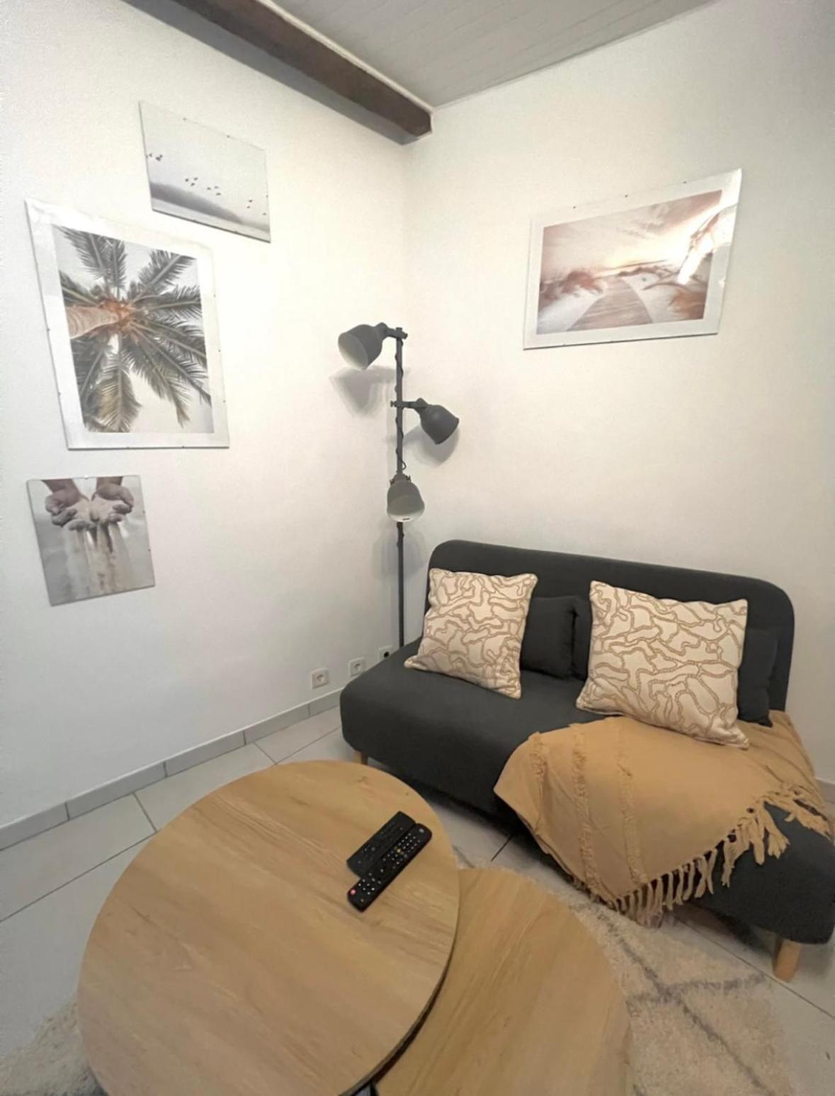Le Viala, Studio Dans Le Centre Historique De อิแยร์ ภายนอก รูปภาพ